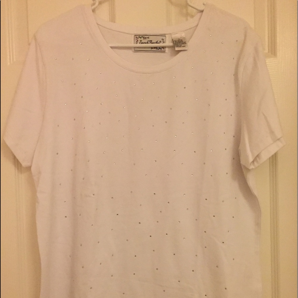 Fun white sparkly summer top! Size large.